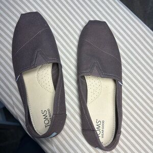 TOMS Classic Brown Canvas Slip-Ons size 9.5